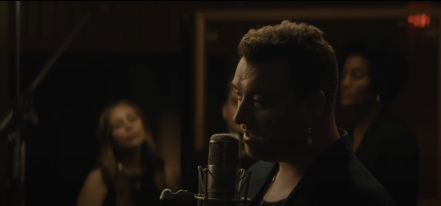 Sam Smith offre une version acoustique au titre « Love Me More » (vidéo)