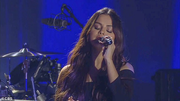 Coldplay et Selena Gomez chantent leur single en live pour la première fois (vidéo)
