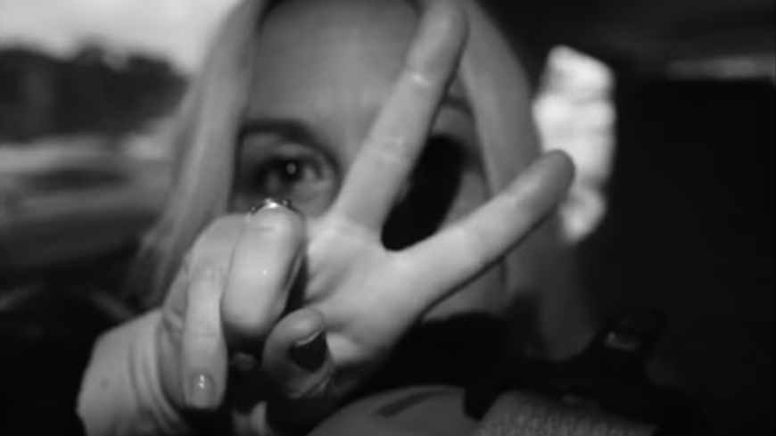 Alanis Morissette dévoile son nouveau titre,