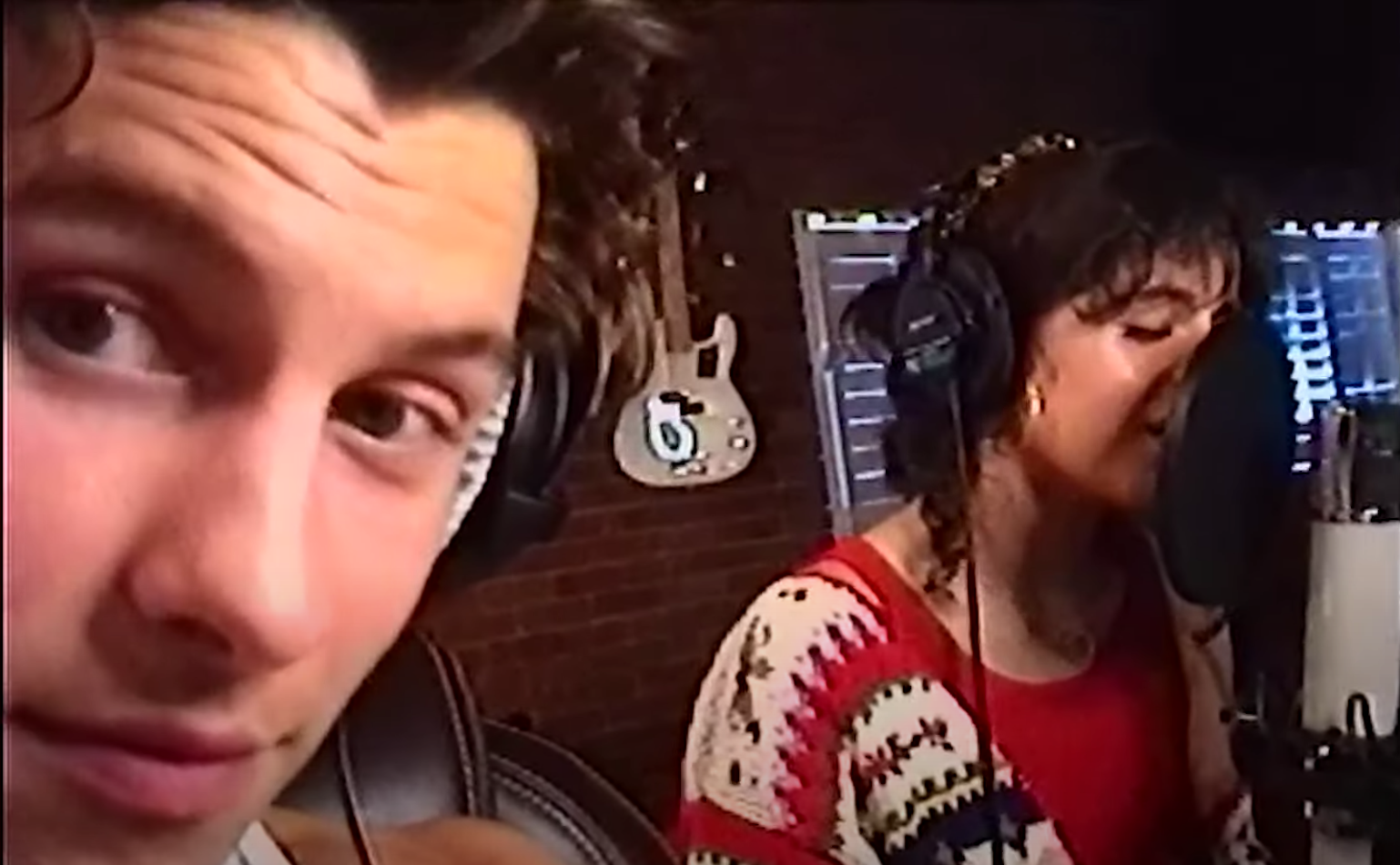 Shawn Mendes et Camila Cabello partagent une chanson de Noël ! (vidéo)