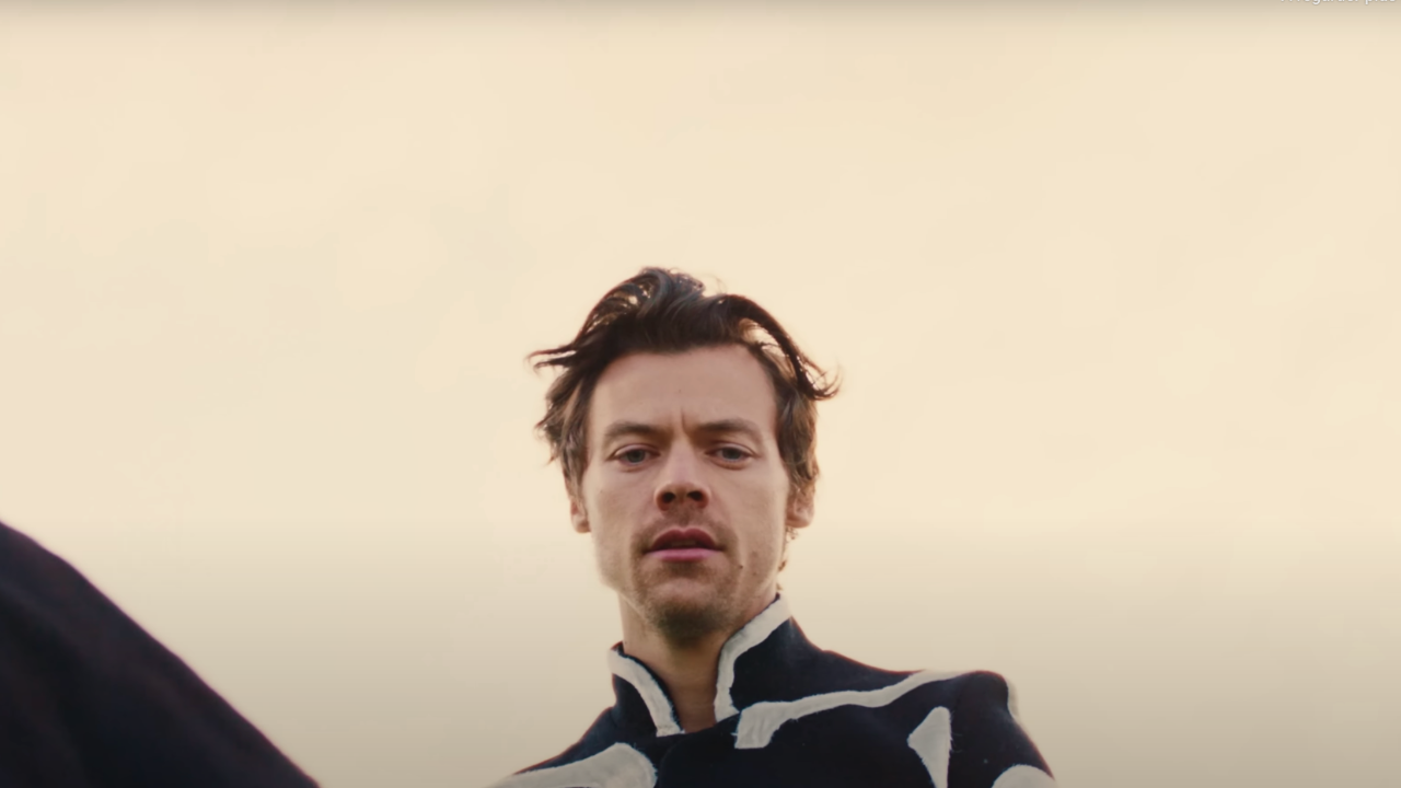 Harry Styles fait ses plus belles acrobaties dans