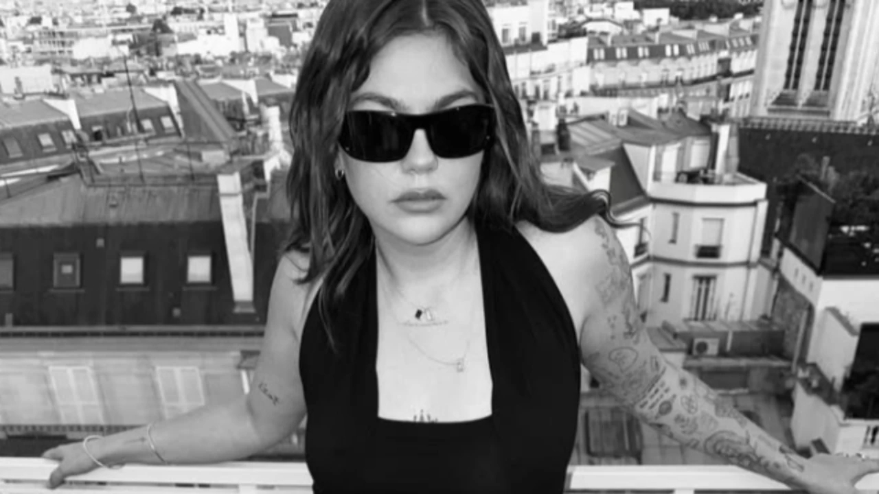 Louane dévoile un tatouage énigmatique alors que son couple fait l’objet de rumeurs
