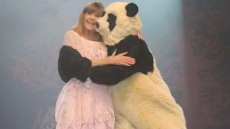 Chantal Goya : ses fans inquiets après le report de plusieurs concerts de la tournée 