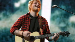 Ed Sheeran surprend des fans à Nashville dans un bar à karaoké