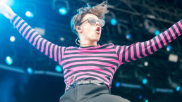 Quand Yungblud découvre que Rod Stewart n’est pas vraiment son grand-père