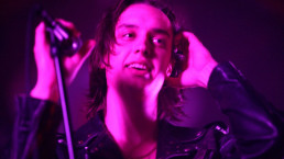 The Strokes signent un retour aussi audacieux que déroutant avec Reality Awaits
