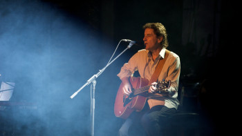 Francis Cabrel accueille un guitariste international dans son école de musique
