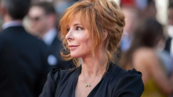 Mylène Farmer : son retour sur scène pourrait être repoussé